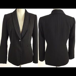 Tahari Jacket Womens Sz 4 Pinstripe Lined Blazer